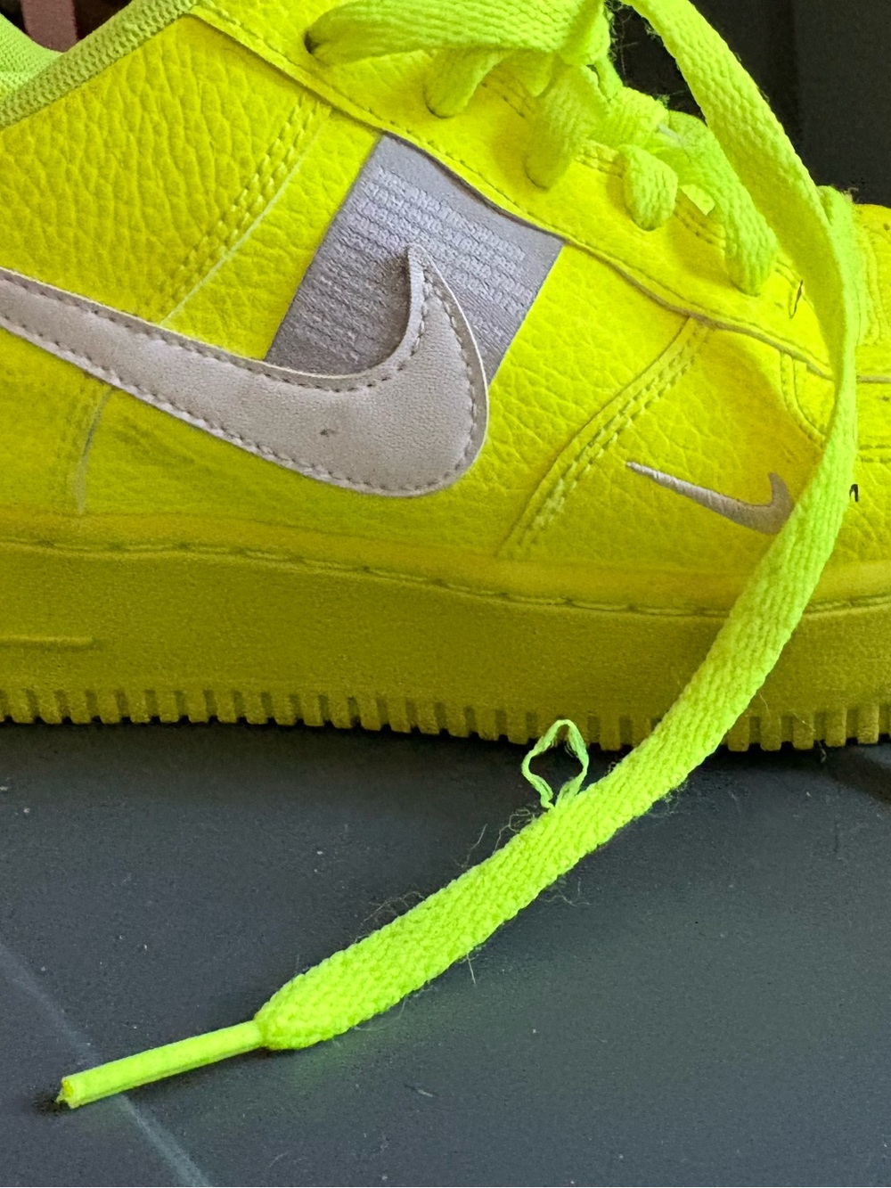 Neon yellow Air Force kids 6.5Y - Picture 12 of 15